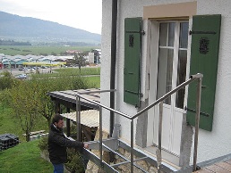 montage-pose-escalier-metallique-garde-corps