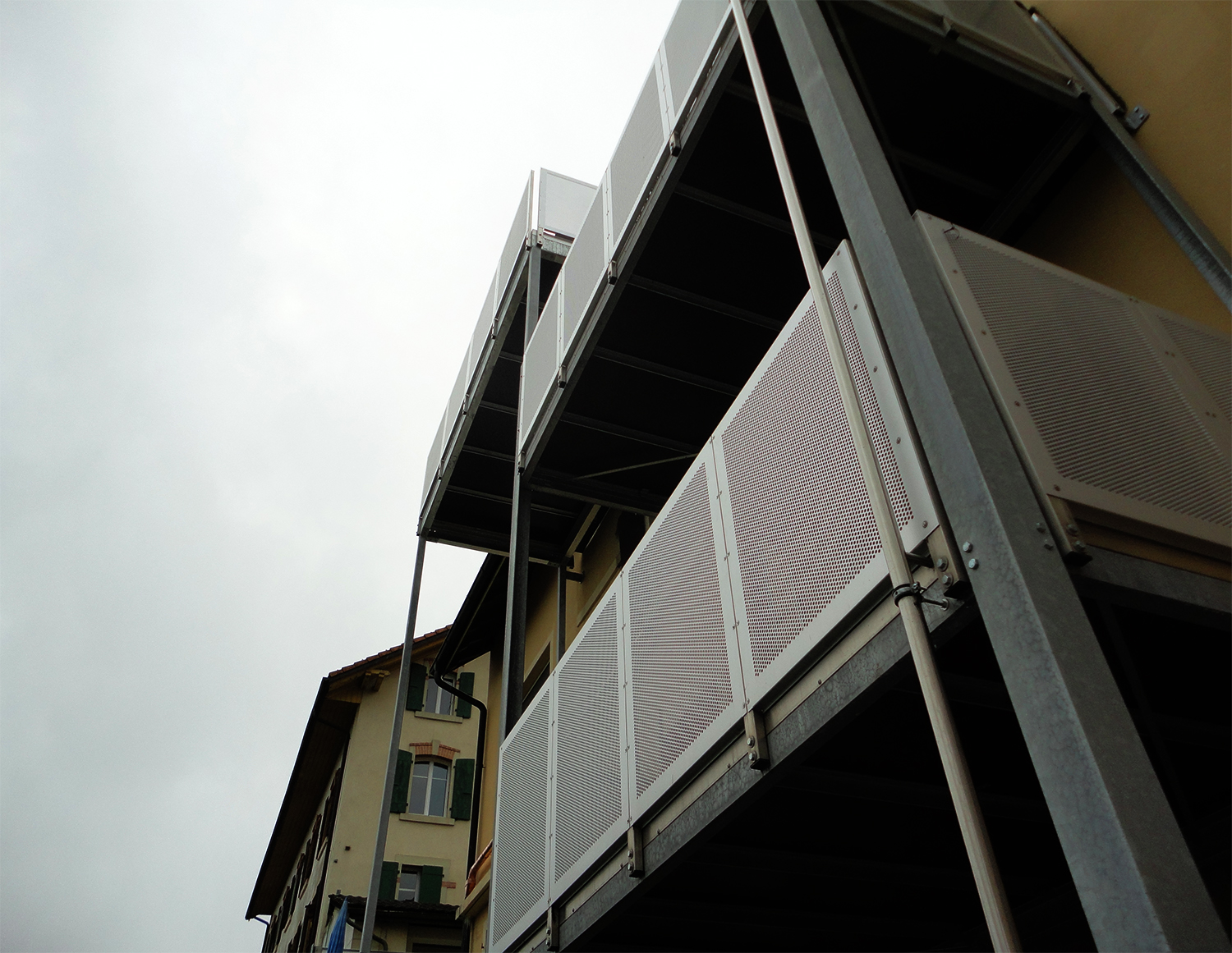 Balcon-métallique-Cernier