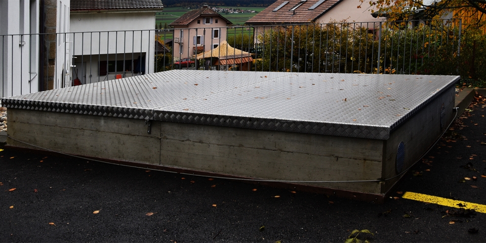 Trappe métallique fermée