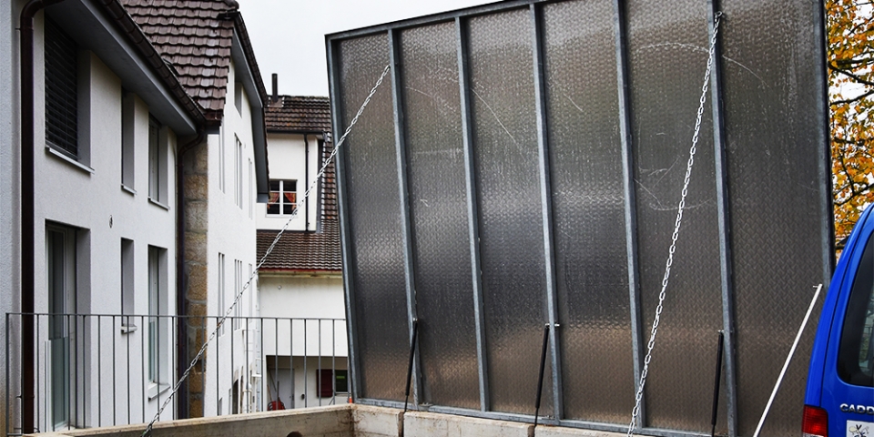 Trappe métallique ouverte